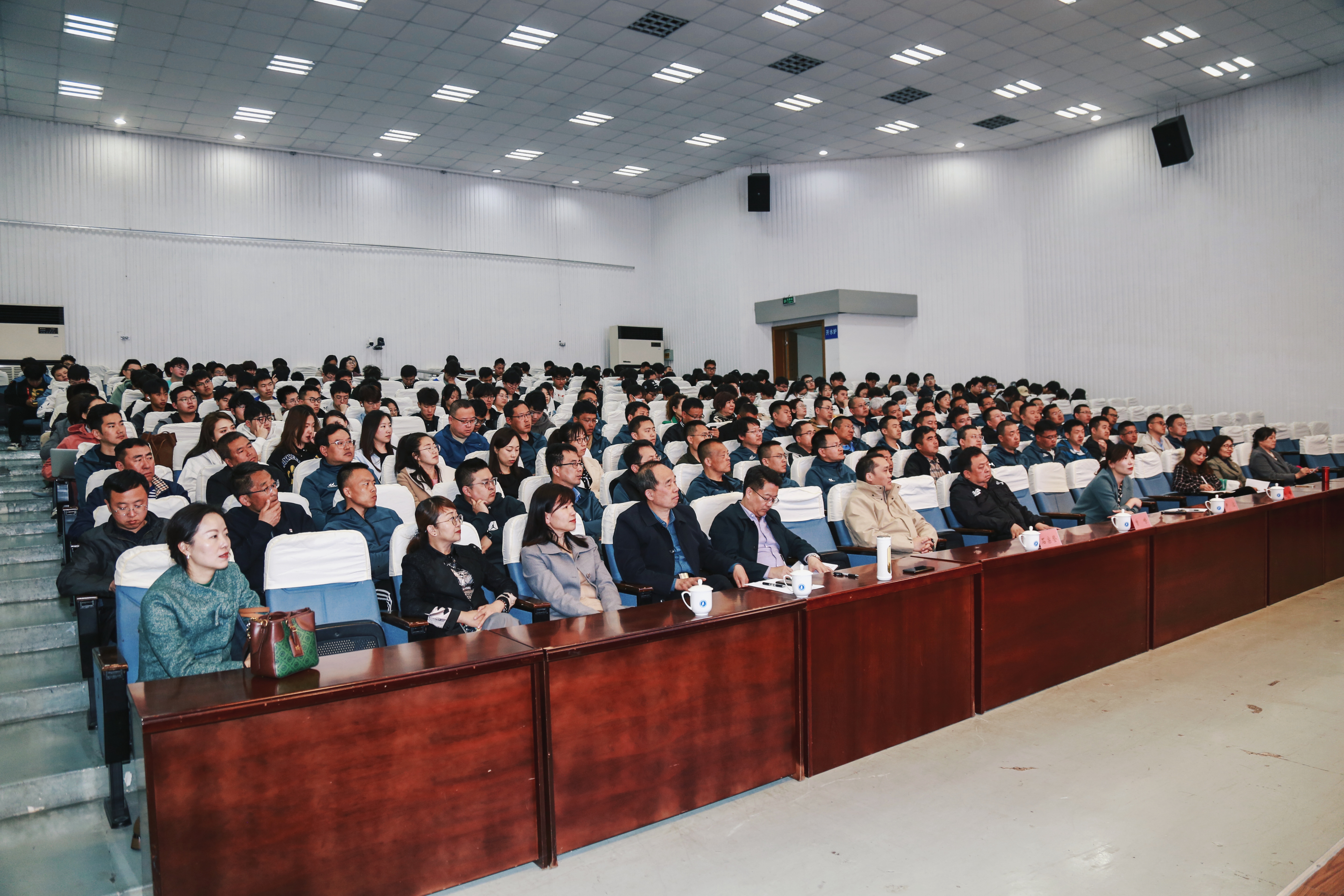 1682343782643439.jpg IMG_20230424_213438.jpg